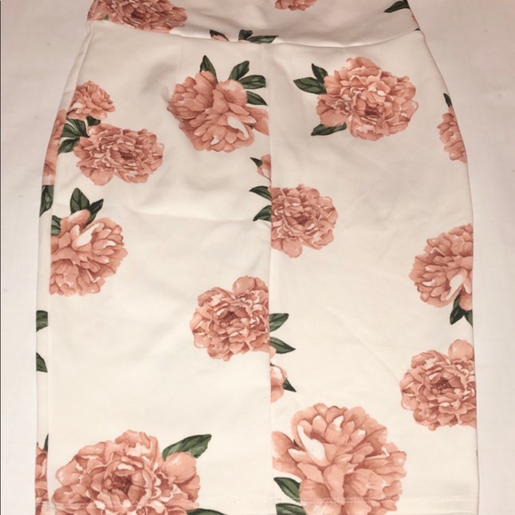 Silhouette NYC white floral skirt - Picture 2 of 3